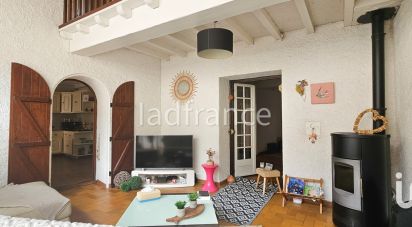 Village house 7 rooms of 132 m² in Fourques (66300)