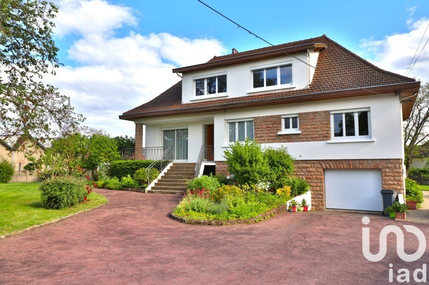 Maison traditionnelle 7 pièces de 149 m² à Montceau-les-Mines (71300)