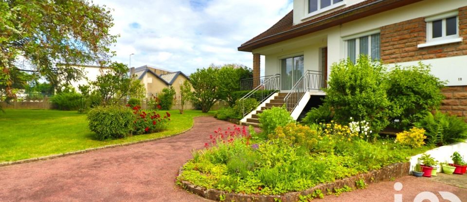 Maison traditionnelle 7 pièces de 149 m² à Montceau-les-Mines (71300)