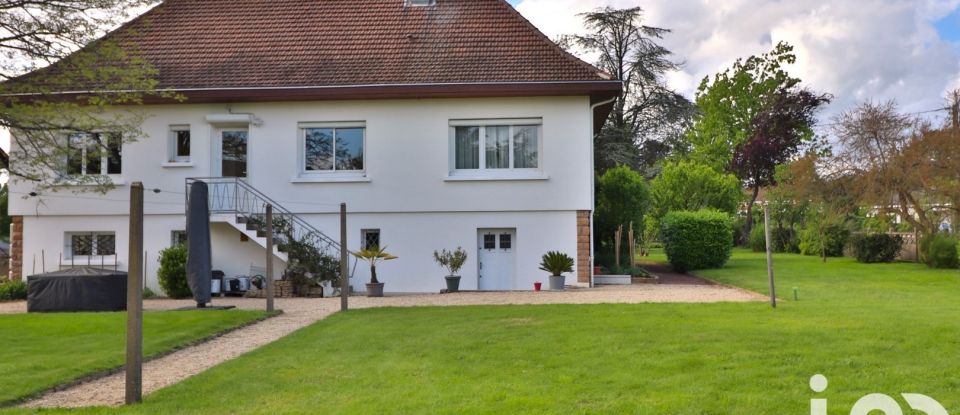 Maison traditionnelle 7 pièces de 149 m² à Montceau-les-Mines (71300)