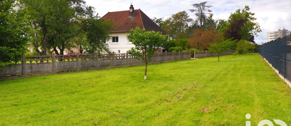 Maison traditionnelle 7 pièces de 149 m² à Montceau-les-Mines (71300)