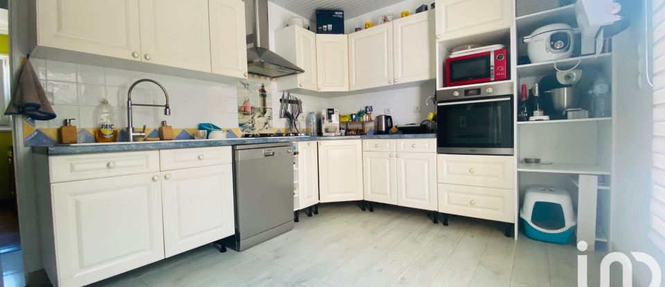 Maison 4 pièces de 90 m² à Saint-Laurent-d'Arce (33240)