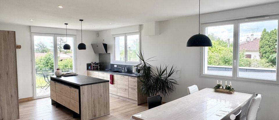 Maison 6 pièces de 140 m² à Saintes (17100)