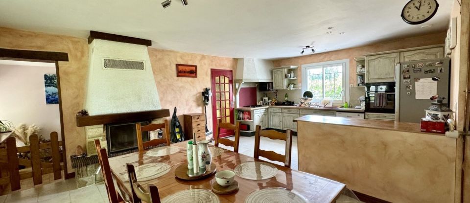 House 5 rooms of 101 m² in Villebois-Lavalette (16320)