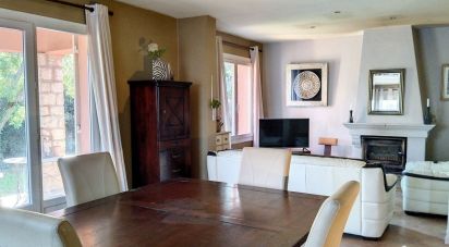 House 6 rooms of 120 m² in Saint-Gilles (30800)