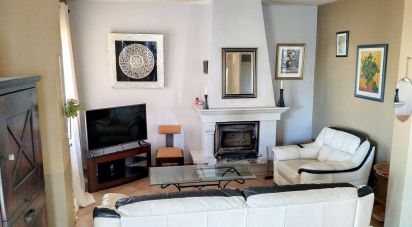 House 6 rooms of 120 m² in Saint-Gilles (30800)