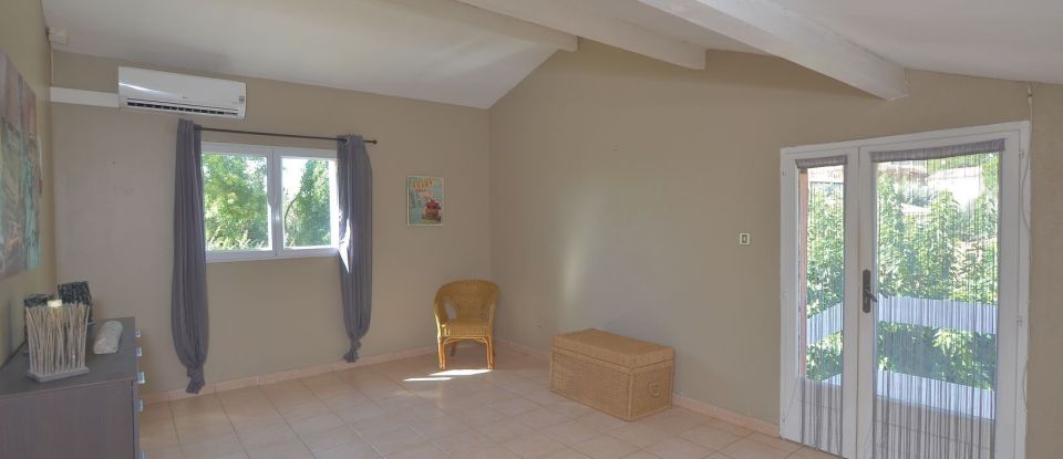 Maison 6 pièces de 120 m² à Saint-Gilles (30800)