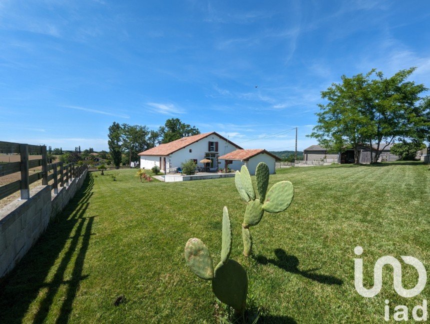 Country house 6 rooms of 189 m² in Saint-Pé-de-Léren (64270)