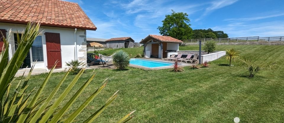 Country house 6 rooms of 189 m² in Saint-Pé-de-Léren (64270)