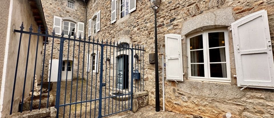 Mansion 9 rooms of 231 m² in Chaudes-Aigues (15110)