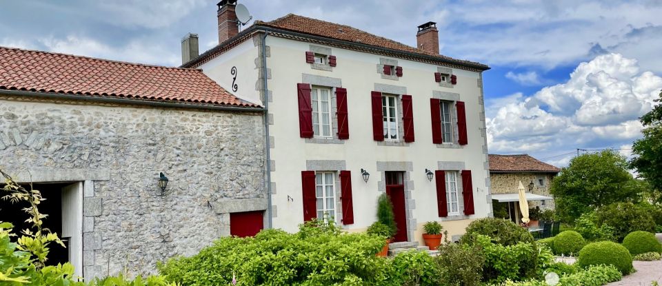 Village house 10 rooms of 225 m² in Saint-Mathieu (87440)