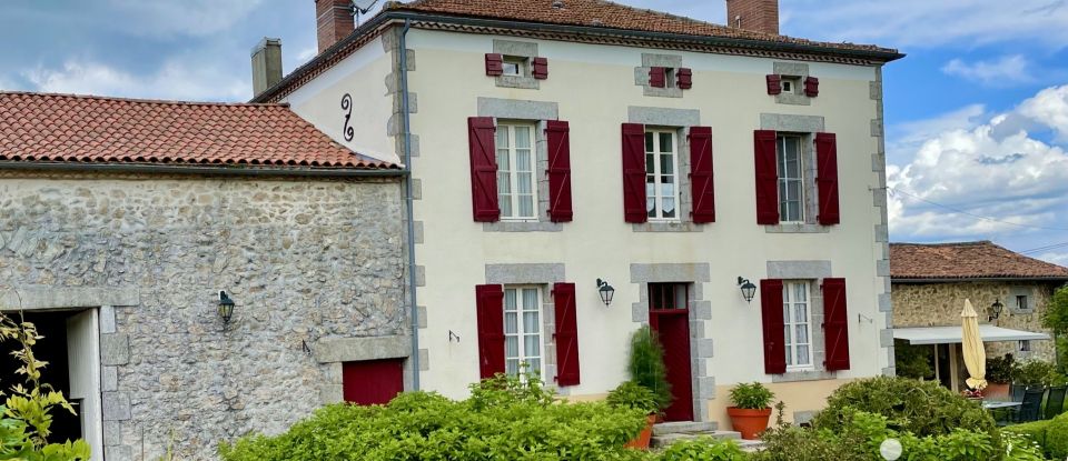 Village house 10 rooms of 225 m² in Saint-Mathieu (87440)