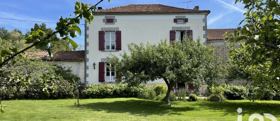 Village house 10 rooms of 225 m² in Saint-Mathieu (87440)