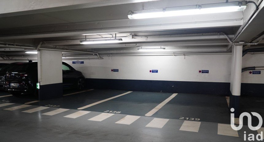 Parking of 12 m² in Paris (75002)