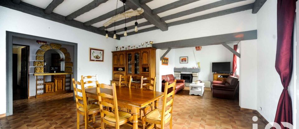 Traditional house 7 rooms of 185 m² in Saint-Martin-de-Seignanx (40390)