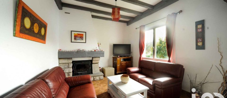 Traditional house 7 rooms of 185 m² in Saint-Martin-de-Seignanx (40390)