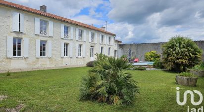 House 8 rooms of 255 m² in Salles-d'Angles (16130)