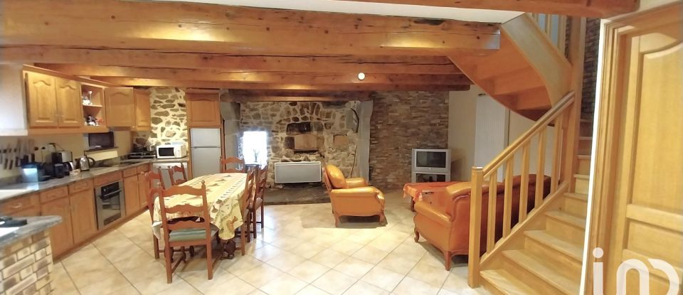 Lodge 10 rooms of 255 m² in Saint-Donat (63680)