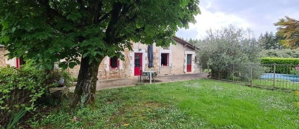 House 6 rooms of 140 m² in Montbron (16220)