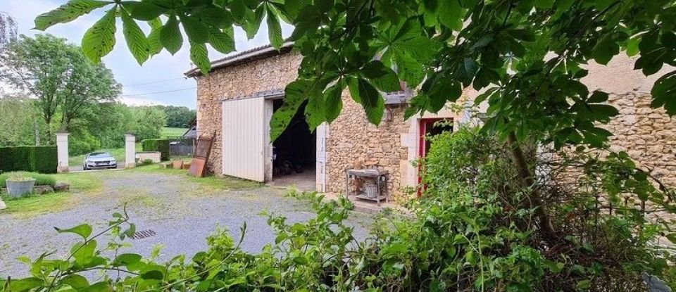 House 6 rooms of 140 m² in Montbron (16220)