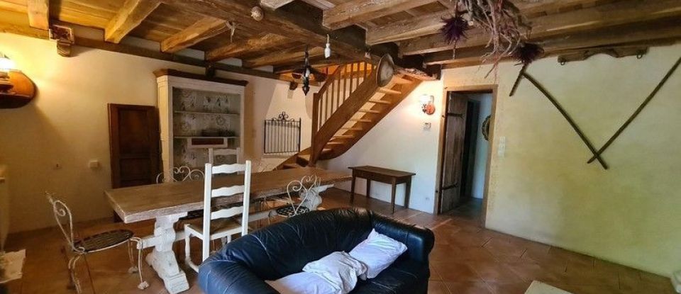 House 6 rooms of 140 m² in Montbron (16220)