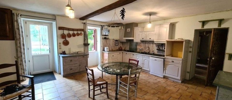 House 6 rooms of 140 m² in Montbron (16220)