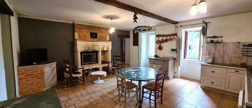 House 6 rooms of 140 m² in Montbron (16220)