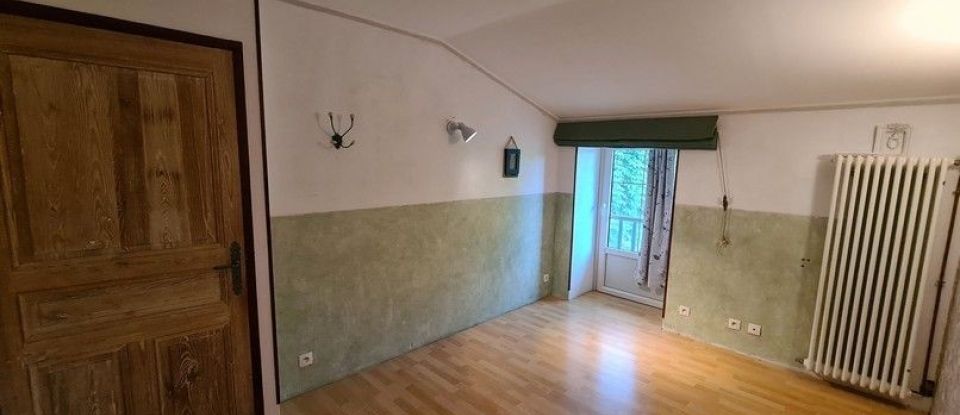 House 6 rooms of 140 m² in Montbron (16220)