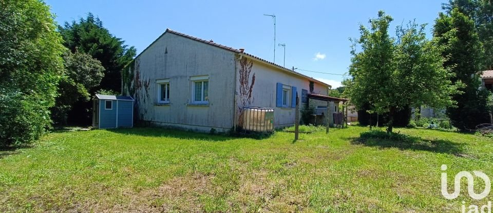 Traditional house 7 rooms of 125 m² in Tonnay-Charente (17430)