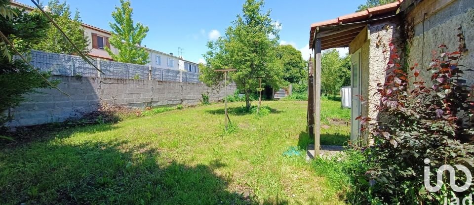 Traditional house 7 rooms of 125 m² in Tonnay-Charente (17430)