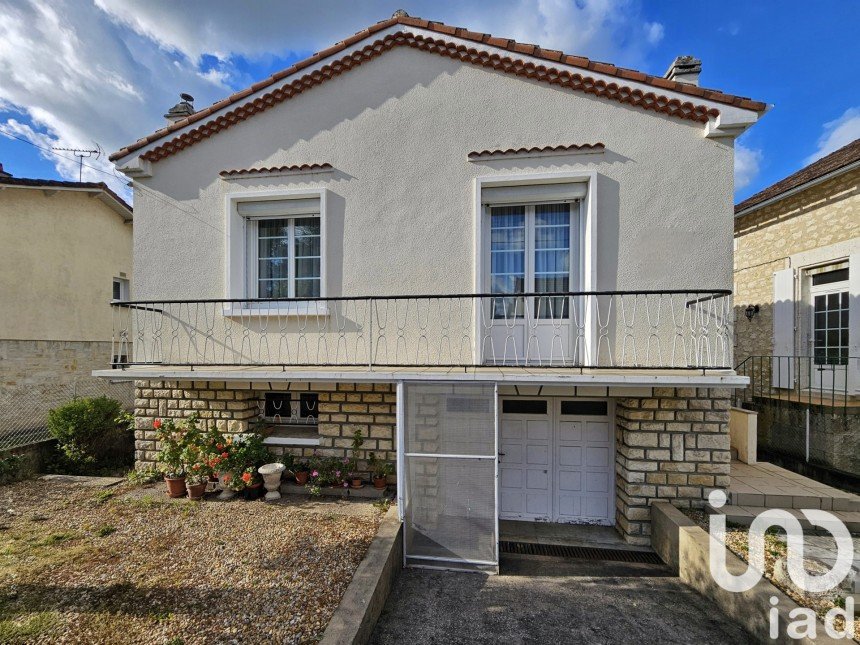 Maison 7 pièces de 149 m² à Gond-Pontouvre (16160)