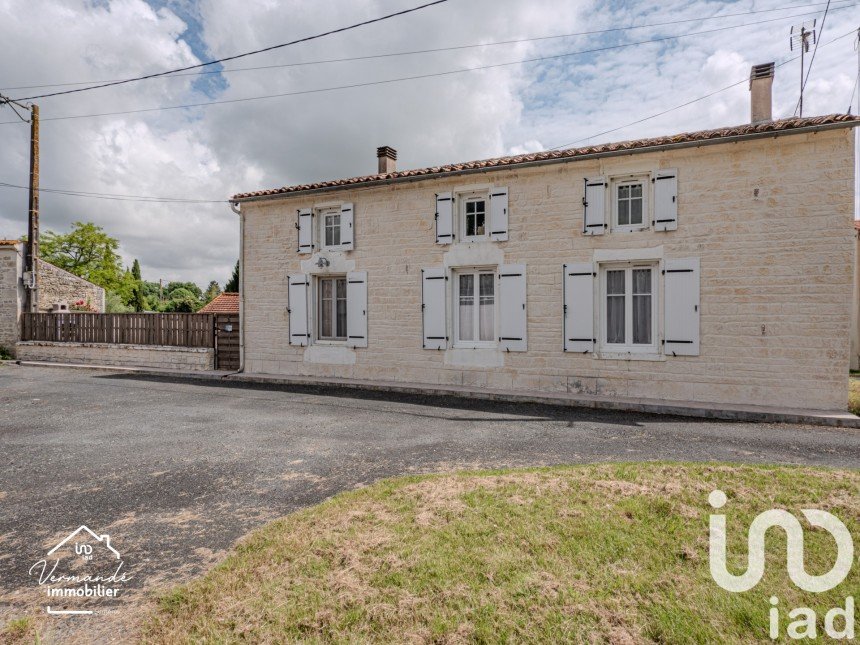 Maison traditionnelle 5 pièces de 140 m² à Surgères (17700)