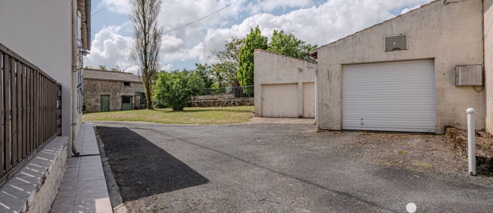 Maison traditionnelle 5 pièces de 140 m² à Surgères (17700)