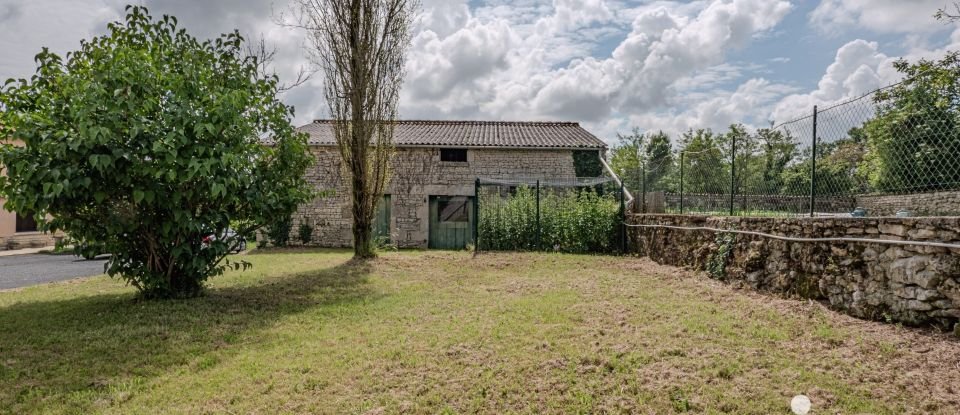 Maison traditionnelle 5 pièces de 140 m² à Surgères (17700)