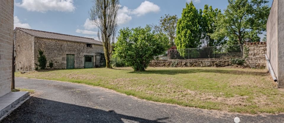 Maison traditionnelle 5 pièces de 140 m² à Surgères (17700)