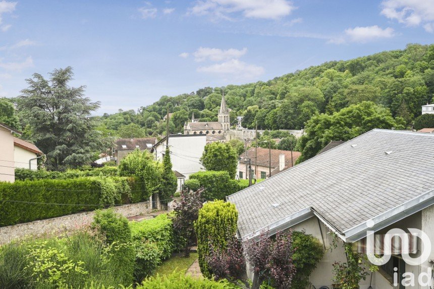 Maison traditionnelle 7 pièces de 216 m² à Bougival (78380)