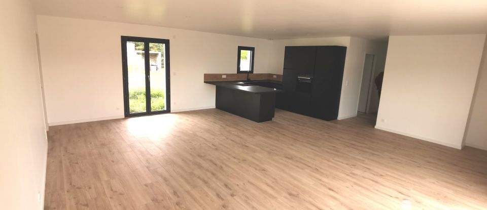 Maison 4 pièces de 108 m² à Bogy (07340)