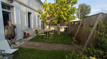 House 4 rooms of 94 m² in Les Églisottes-et-Chalaures (33230)