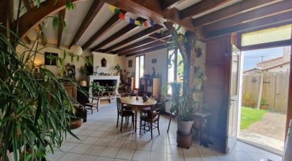 House 4 rooms of 94 m² in Les Églisottes-et-Chalaures (33230)