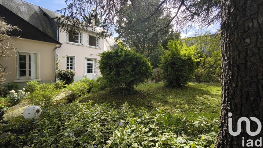 Mansion 9 rooms of 233 m² in Le Mans (72000)