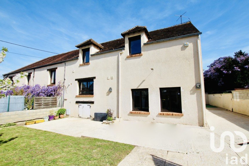 Maison traditionnelle 5 pièces de 135 m² à Évry-Grégy-sur-Yerre (77166)