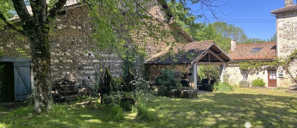 Gîte 23 pièces de 630 m² à Saint-Germier (79340)