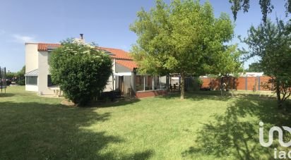 House 8 rooms of 169 m² in Saint-Pierre-des-Échaubrognes (79700)