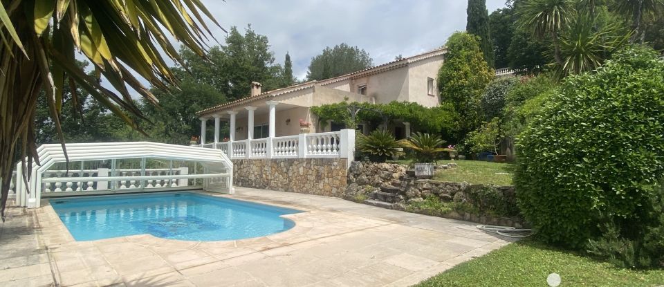 Maison traditionnelle 8 pièces de 175 m² à Châteauneuf-Grasse (06740)