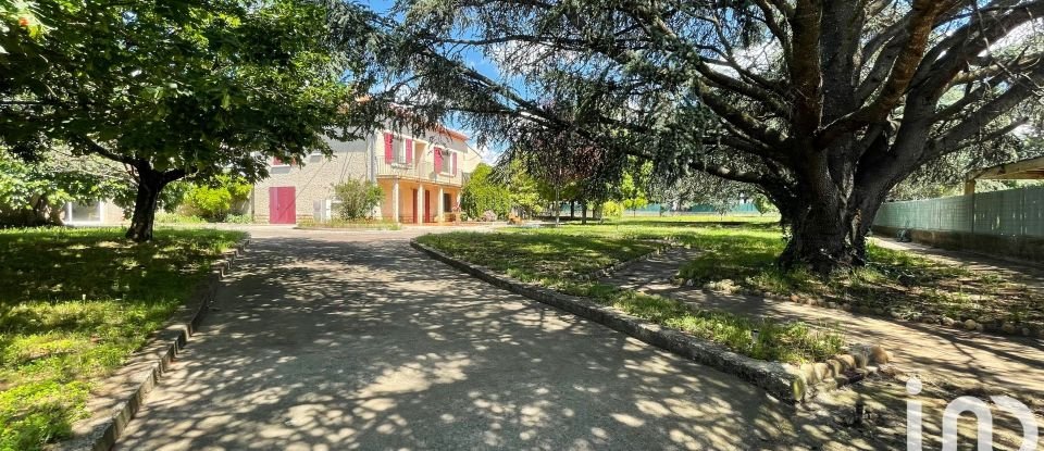 Traditional house 6 rooms of 189 m² in Carpentras (84200)