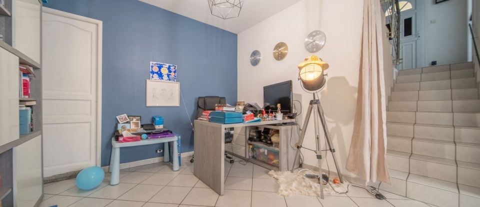 Maison 5 pièces de 126 m² à Russange (57390)