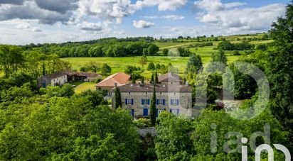 Domaine 7 pièces de 365 m² à Vouthon (16220)