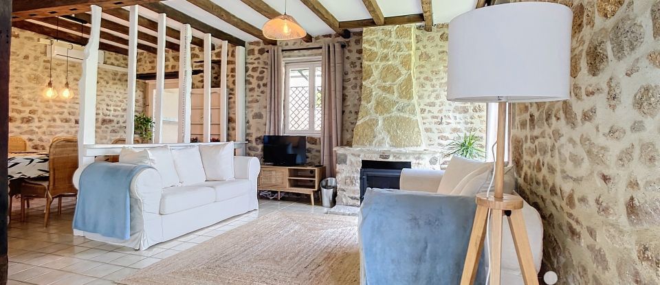 Maison de campagne 13 pièces de 378 m² à Savigny-le-Vieux (50640)