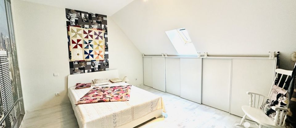 Maison 11 pièces de 358 m² à Lacadée (64300)