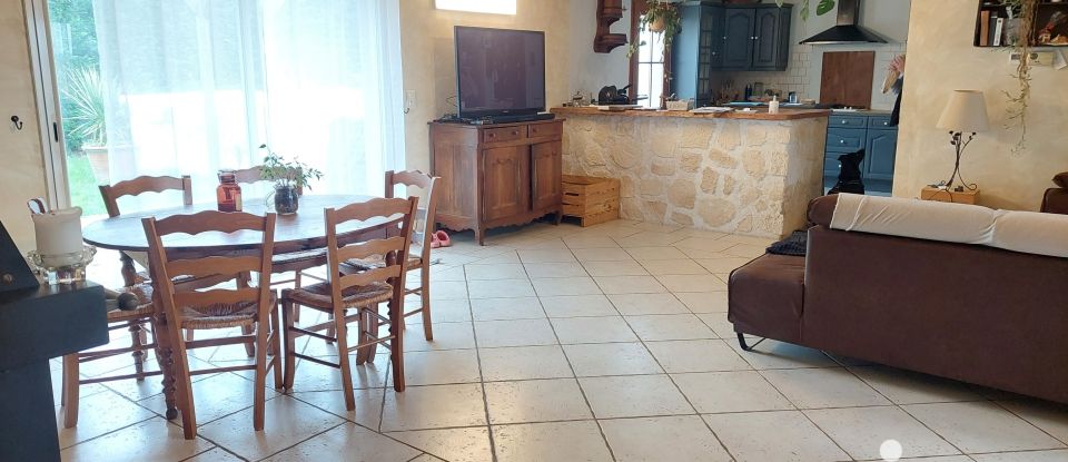 Traditional house 6 rooms of 127 m² in Tonnay-Charente (17430)